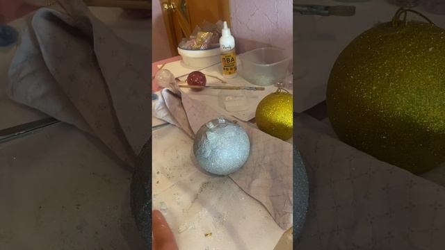 Новогодний шар из стеклянной крошки. 2часть смотреть онлайн