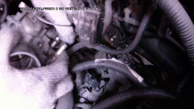 031. Honda Mobilio. Снимаем дроссельную заслонку - 9 (Ещё 2 патрубка на дроссельной заслонке) смотреть онлайн