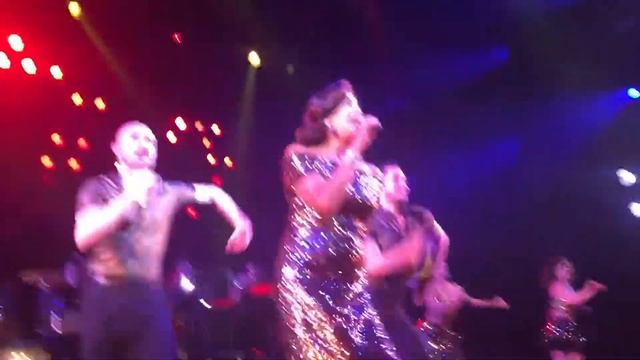 Final On Your Feet Performance смотреть онлайн