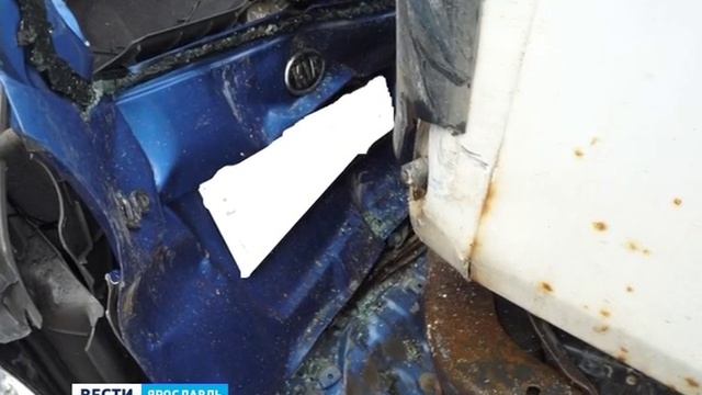 В районе д.Чурилково столкнулись три грузовых авто и легковушка смотреть онлайн