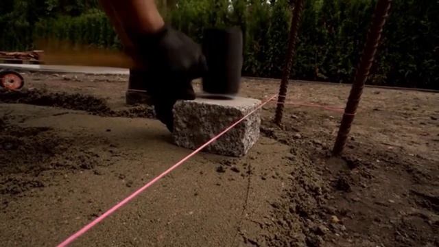 Цветочная клумба во дворе, сухая кладка смотреть онлайн