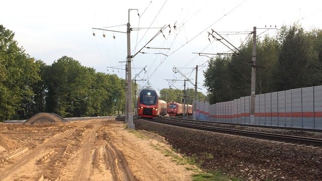 Встреча ЭД4МКМ-0005 и ЭШ2-002! Два аэроэкспресса! смотреть онлайн