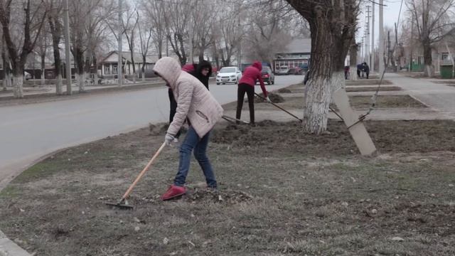 Соль-Илецк продолжают очищать от мусора смотреть онлайн