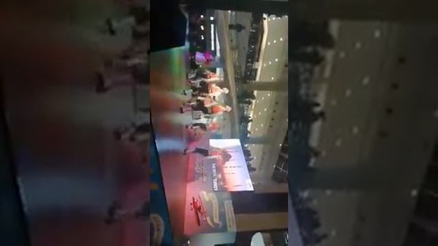 Turkish dance in mall смотреть онлайн