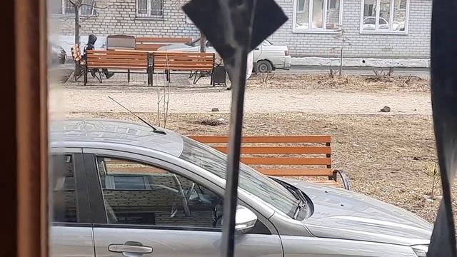 У нас в Карачаевске редкость когда мужчина наводит порядок в общем дворе... смотреть онлайн