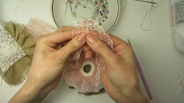 Цветок из мешковины с кружевом. Элементы декора. Урок 14 смотреть онлайн