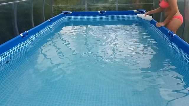 Очистка воды в бассейне с помощью обычной белизны. смотреть онлайн