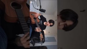 Видео, как поет Эйдан Галлахер