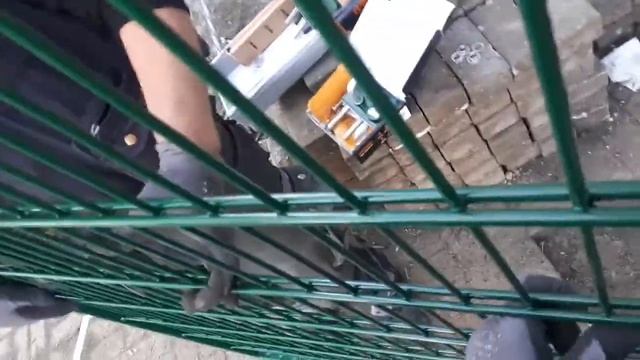 Монтаж забора и ворот. день №3 смотреть онлайн