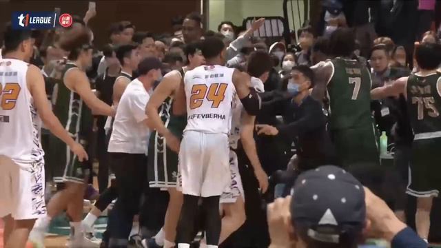 Dwight Howard among those who were ejected after the intense fight of his team in T1 League Taiwan смотреть онлайн