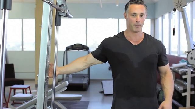 How to Stretch Your Shoulders on a Smith Machine : Smart Ways to Stay Fit смотреть онлайн