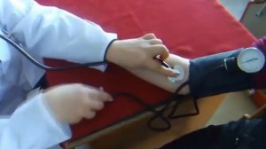 Измерение артериального давления у человека методом Короткова