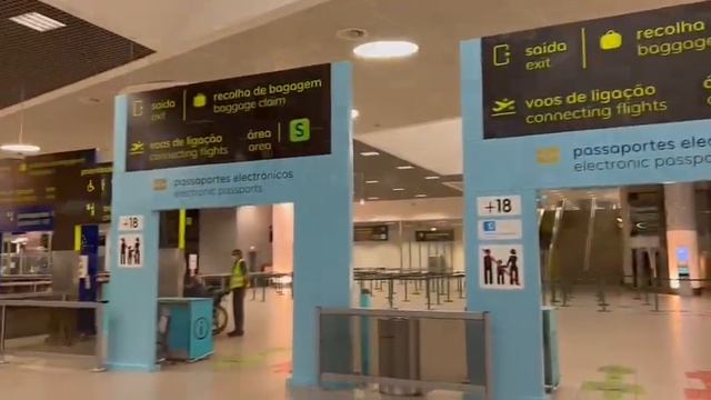 Arrival in Lisbon Airport смотреть онлайн