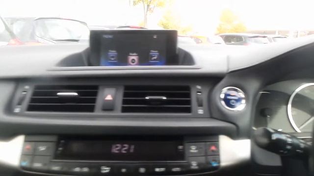 YH64SBU - Lexus CT 200h 1.8 S 5dr CVT Auto in White смотреть онлайн