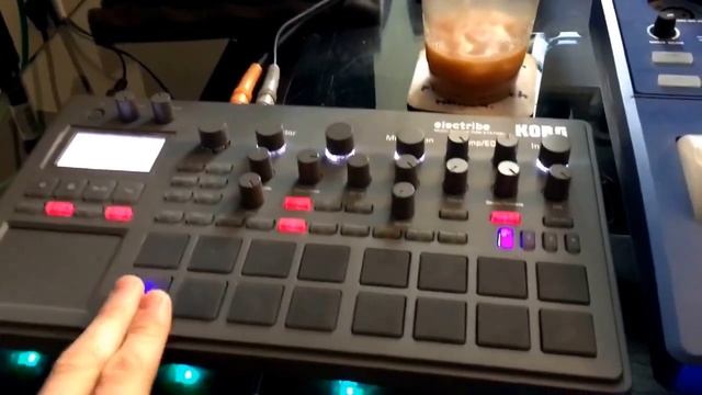 Making drum loops with samples from toy basketball game using sp-404, delaydelus, MPD26 and ableton смотреть онлайн