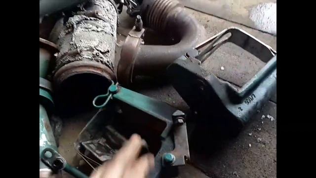 Убираю систему EGR своими руками на Volvo Vnl 780 двигатель D13F.