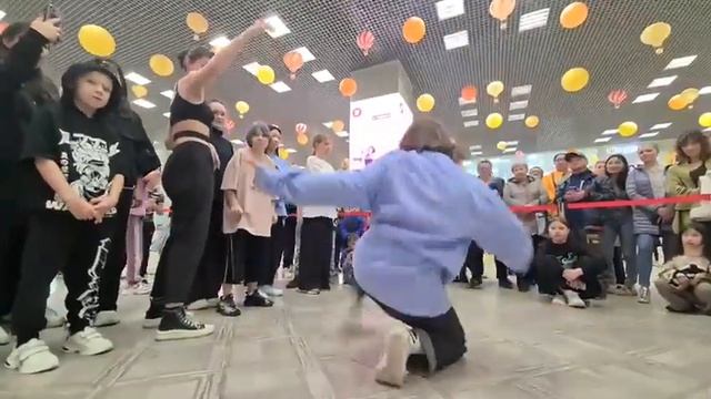 Брейкдансеры Сахалина устроили акцию для сбора средств больному ребёнку смотреть онлайн