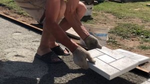 Как выложить дорожку из тротуарной плитки. Подготовка основания, укладка, раствор.