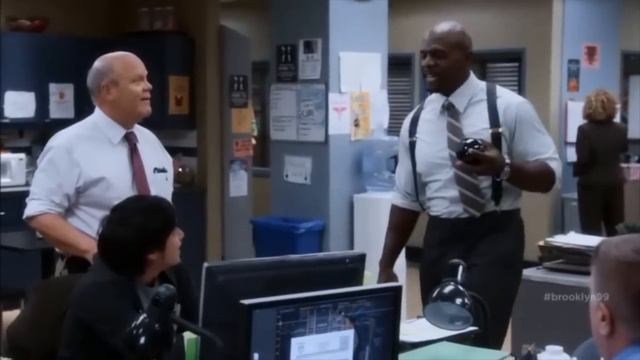Brooklyn Nine-Nine Terry Crew crushes magic 8ball смотреть онлайн