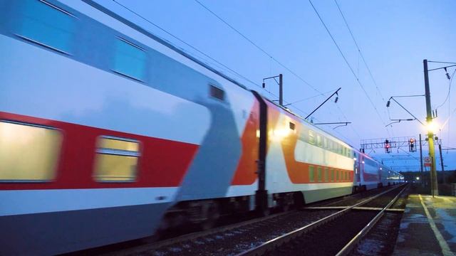 Двухэтажные вагоны ранним утром 4k смотреть онлайн