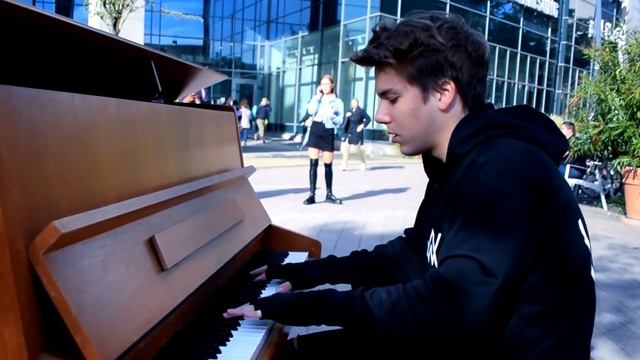 Alan Walker - The Spectre (Street Piano Cover) смотреть онлайн