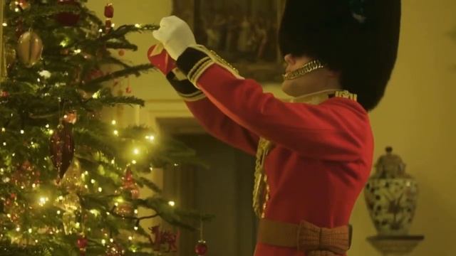 Touching Moment! Duchess Camilla Decorates Christmas Tree VIRTUALLY At Clarence House! 2020! смотреть онлайн