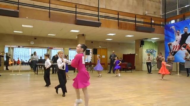 Соревнования начинающих 12.11.2017 Н-4 соло Кубок ча-ча-ча смотреть онлайн