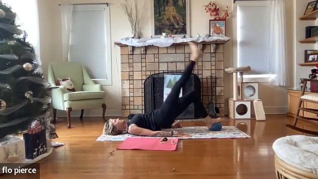 SML Pilates with ball, Nutmeg elsewhere, and flo смотреть онлайн