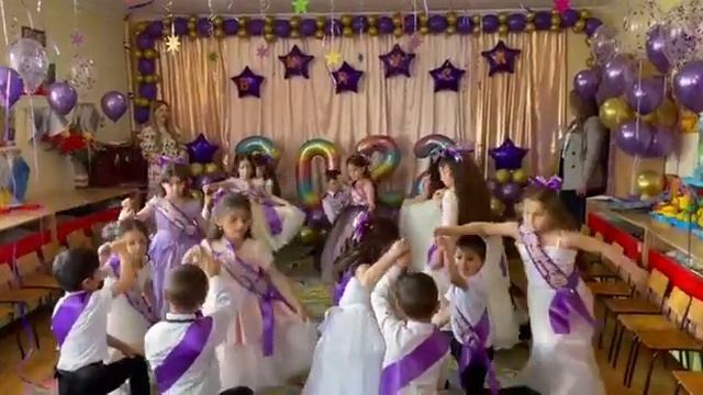 Сиреневый вальс в детском саду на выпускном