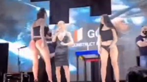 Соревнование по шлепкам по попе