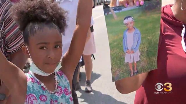Family and loved ones gather to remember 8-year-old Fanta Bility 1 year after fatal police shooting смотреть онлайн