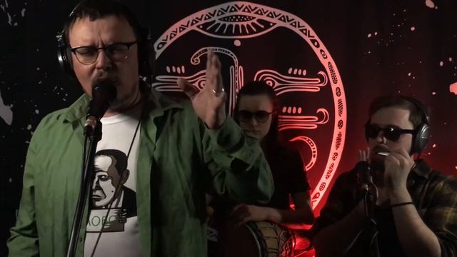 Варган • Екб Live: Александр Алферьев читает стихи Д. Хармса под варган и джембе смотреть онлайн