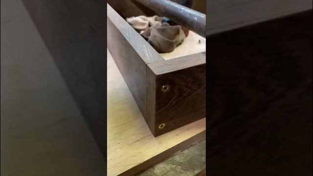 Выдвижные ящики письменного стола, грунт смотреть онлайн