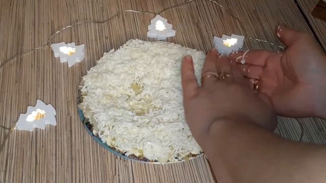 Салат "Мимоза" рыбная консерва, яйца, картофель смотреть онлайн