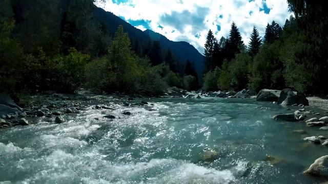 За ужином в квартире резко разбилось окно и на полу было обнаружено то, от чего сердце девушки... смотреть онлайн