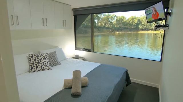 Infinity Houseboat 15 смотреть онлайн