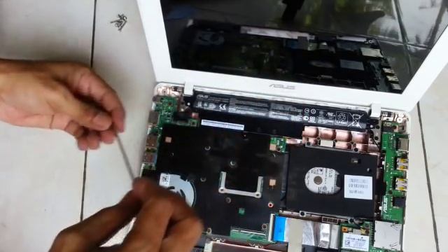 Bongkar Netbook Asus X200M