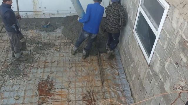 Забетонировали двор 250м2 Ровный бетон! С нарезкой швов! смотреть онлайн