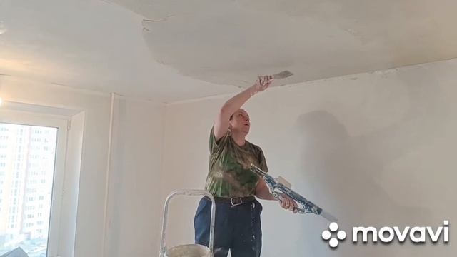 Как выровнять потолок под стеклохолст