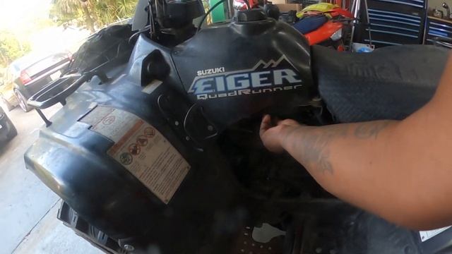 Wifes Suzuki Eiger 400 gets a new Carb and a look in to the problem with the 4wd смотреть онлайн