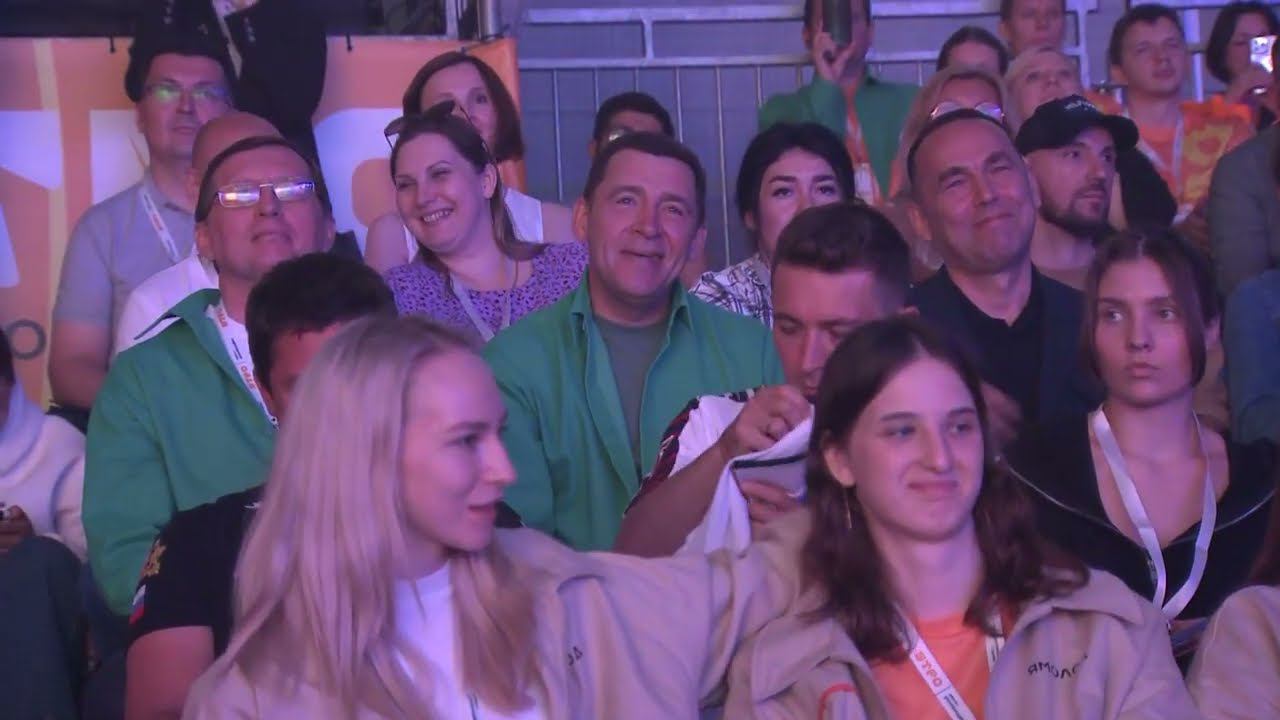 Евгений Куйвашев открыл форм "Утро" и обсудил с участниками кадровый и научный потенциал региона смотреть онлайн