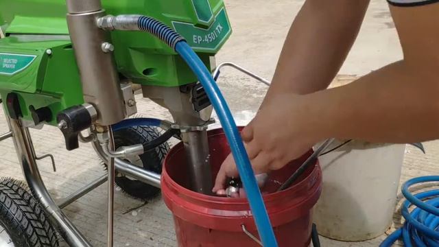 How to clean airless sprayer