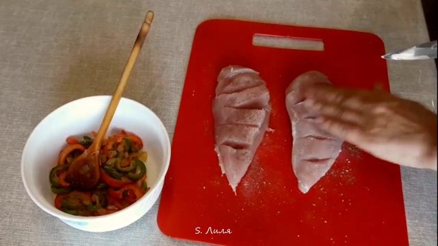 Вспомнила простой рецепт сочной куриной грудки с болгарским перцем. смотреть онлайн