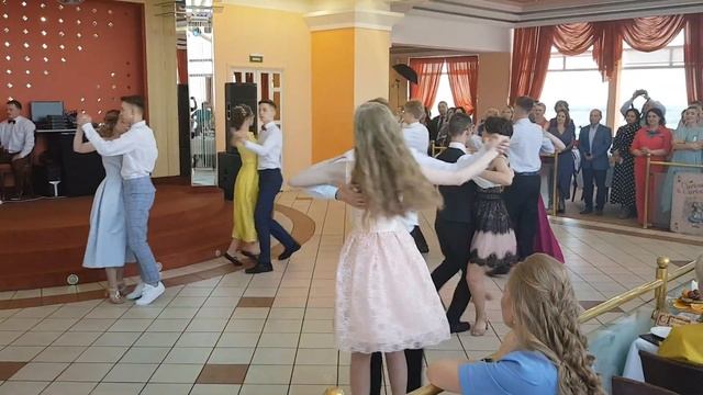 ЛНД-2019 Выпускной вечер. Альфа класс смотреть онлайн