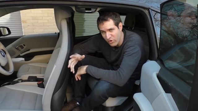 Вот почему BMW i3 абсолютно не стоит $50 000 смотреть онлайн