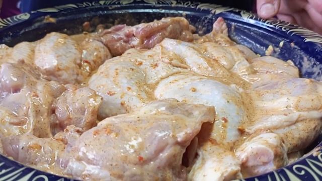 ЗАПЕЧЁННАЯ КУРОЧКА В ОСТРОМ СОУСЕ | ОЧЕНЬ ВКУСНО! | LEZZETLİ TAVUK TARİFİ смотреть онлайн