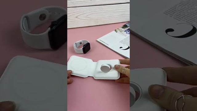 Двойное беспроводное зарядное устройство с поддержкой стандарта Qi для Apple iPhone и Apple Watch смотреть онлайн