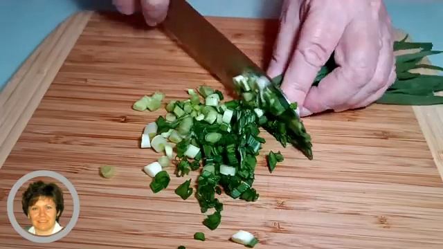 ? Салат с капустой, огурцами и редиской. Весенний салат - яркий, сочный и хрустящий смотреть онлайн