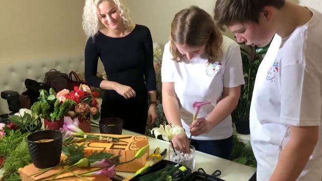 Нужные люди!Флорист.