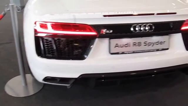 AUDI R8 Spyder V10 смотреть онлайн